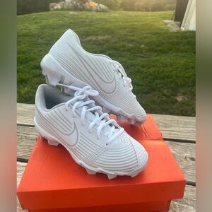 Brand new never been worn Nike softball cleats, youth size 4.5.